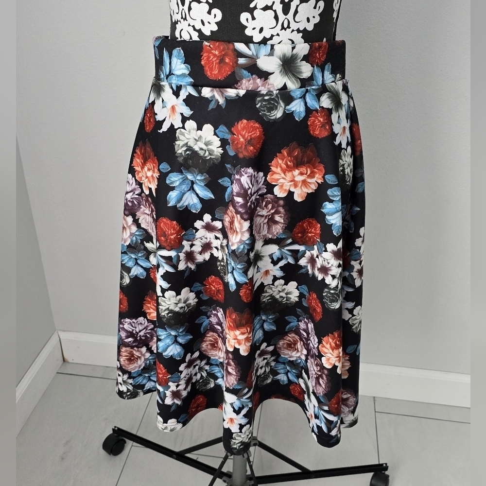 Metrowear Floral-Print Skirt Size XL r